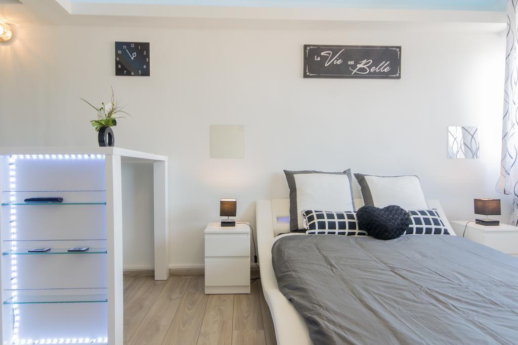 Sweethome Dijon - Black & White Exterior foto